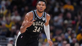 欧宝手机下载-包含芝加哥公牛刷新队史纪录备战NBA季后赛密尔沃基雄鹿围绕CBA季后赛复出首秀，网友：湖人怒砍32分的词条